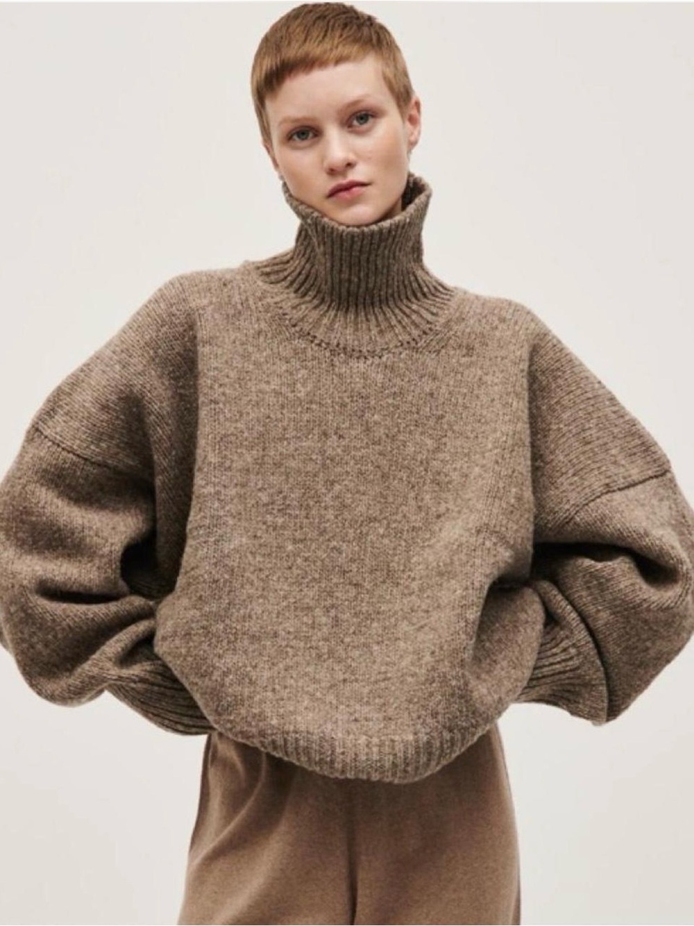 Babaa Oversized Turtleneck Sweater in Taupe Brown / Mist / OS (one-size)